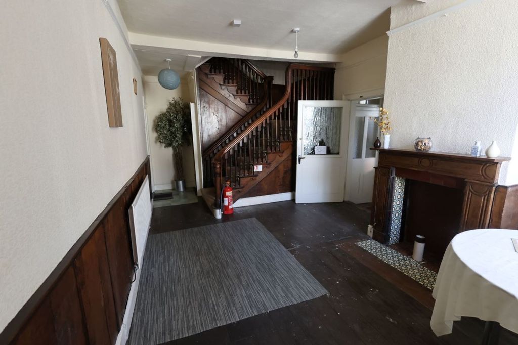 Property photo 2 of 38