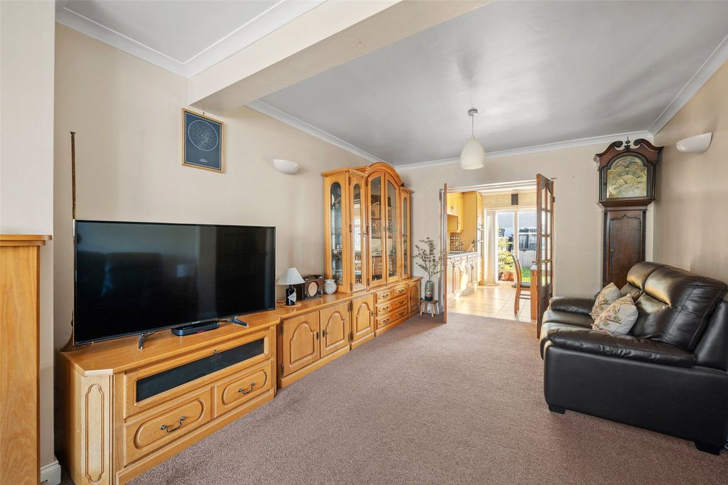 Property photo 3 of 23 Picture No. 11