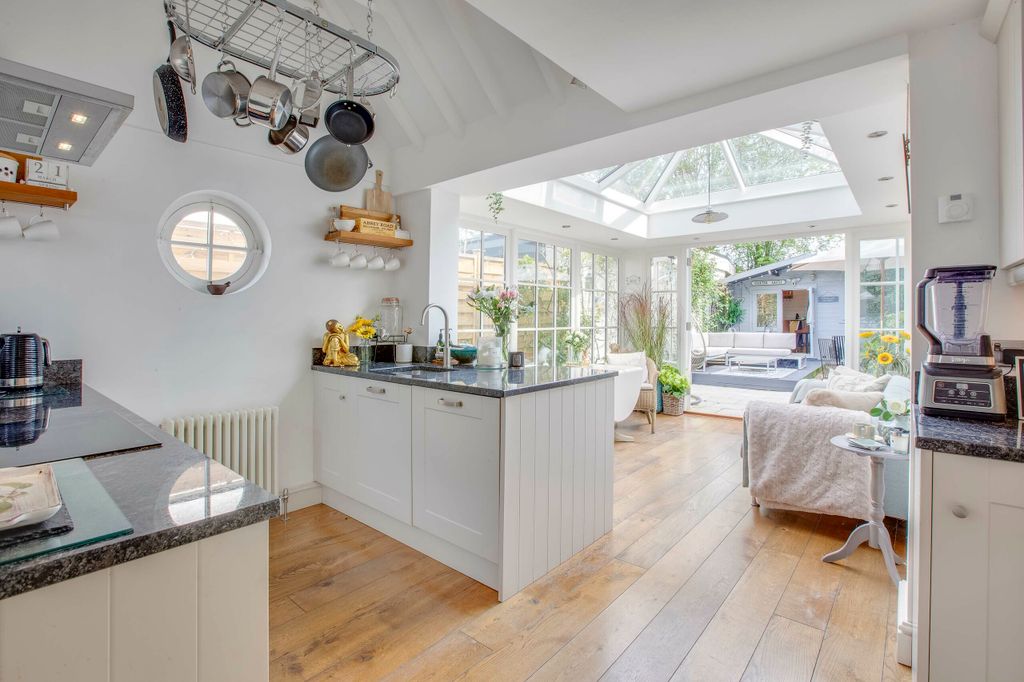 Property photo 3 of 23 Kitchen