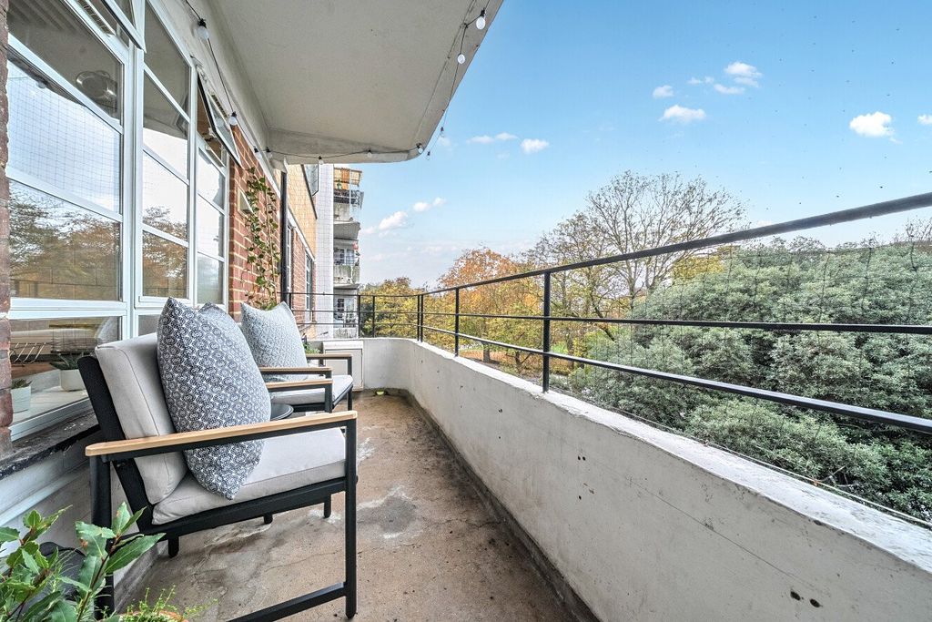 Property photo 2 of 21 Picture No. 08