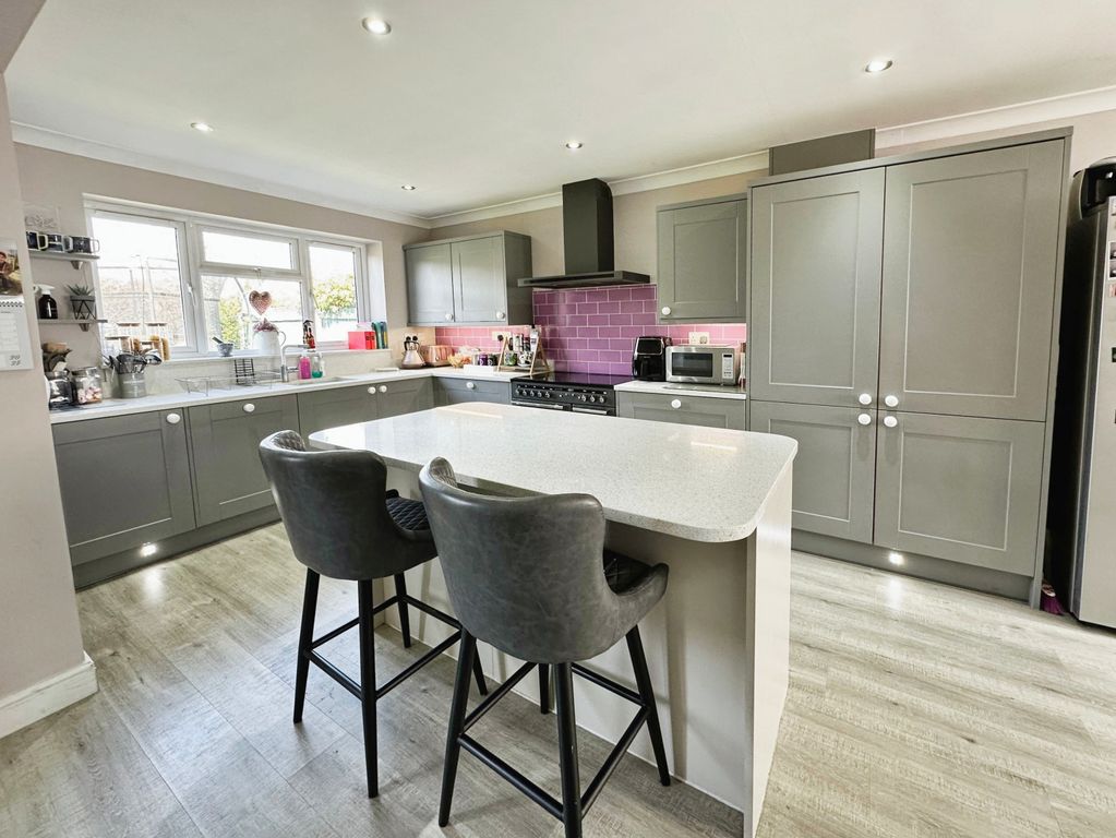 Property photo 2 of 18 Kitchen