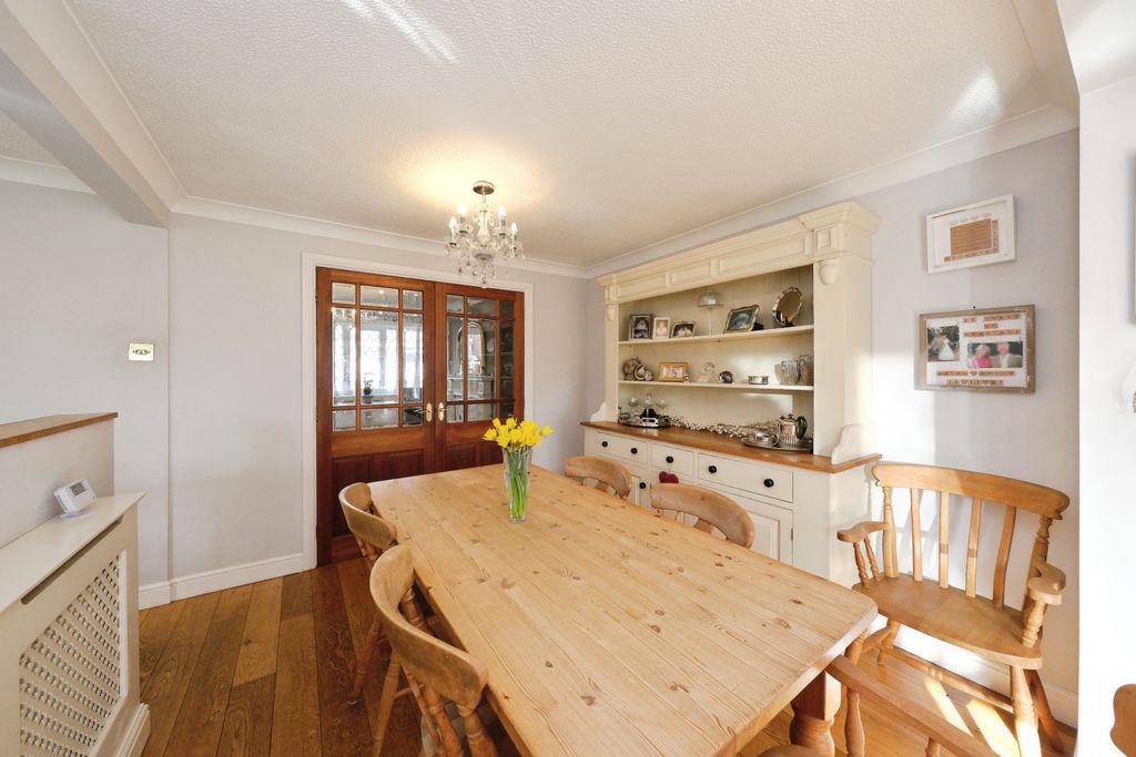 Property photo 3 of 17 Img_4851