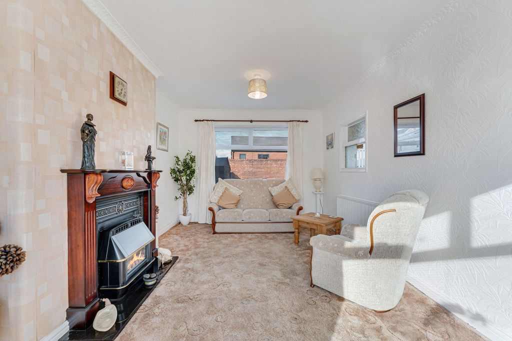 Property photo 2 of 25