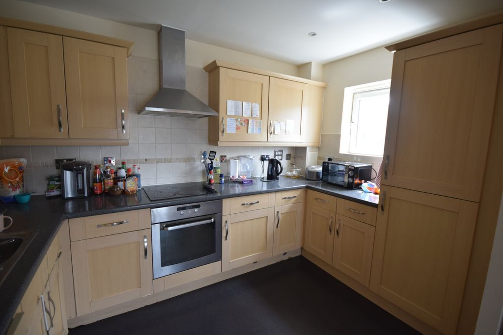 Property photo 2 of 8 Kitchen