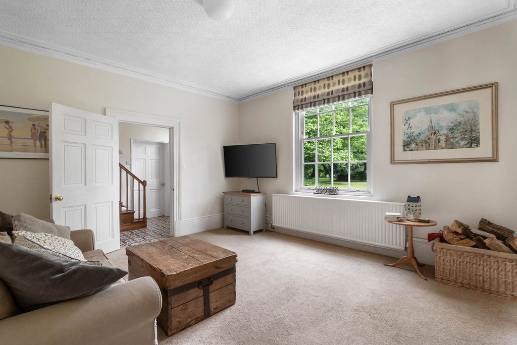 Property photo 3 of 34