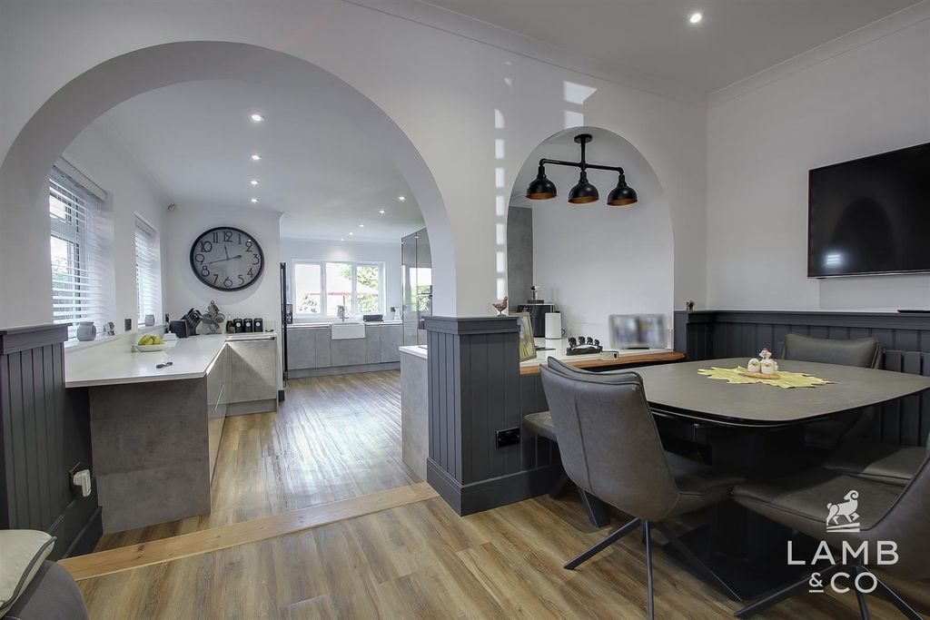 Property photo 3 of 52