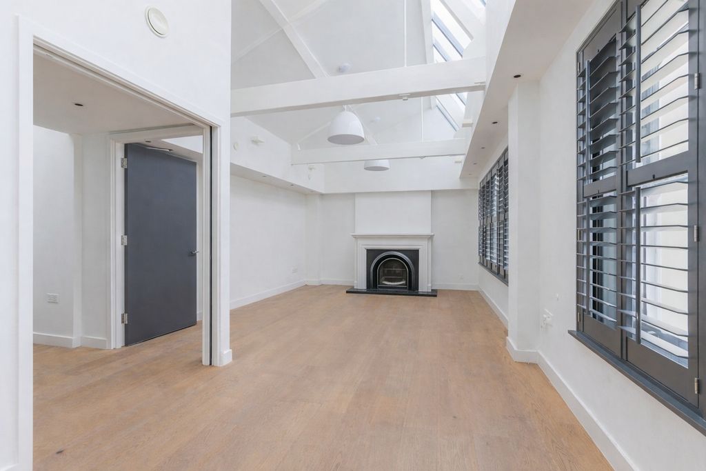 Property photo 3 of 20 980456