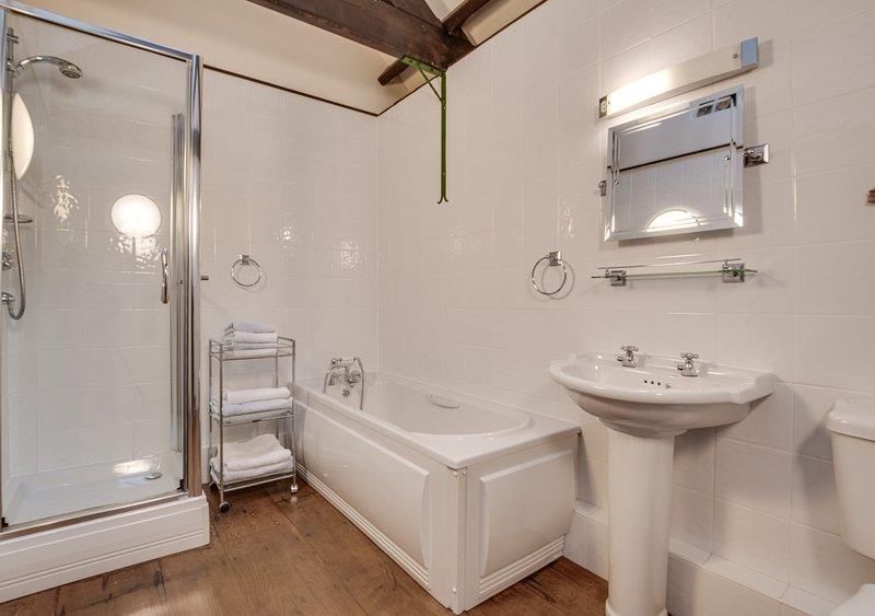 Property photo 3 of 10 Bathroom
