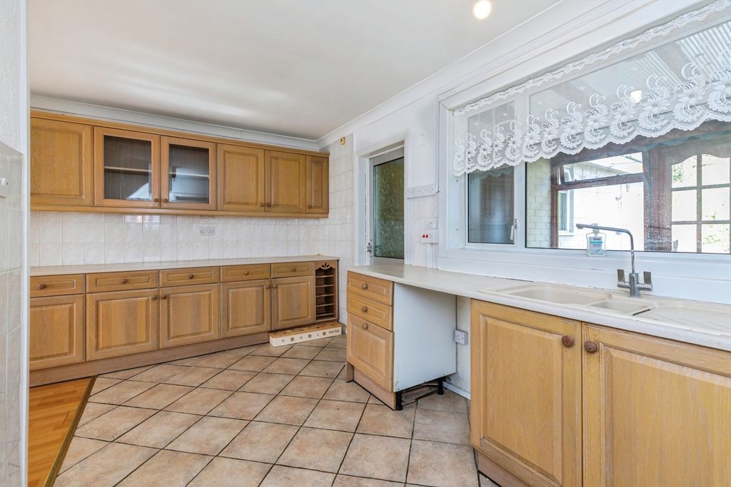 Property photo 2 of 22 Kitchen