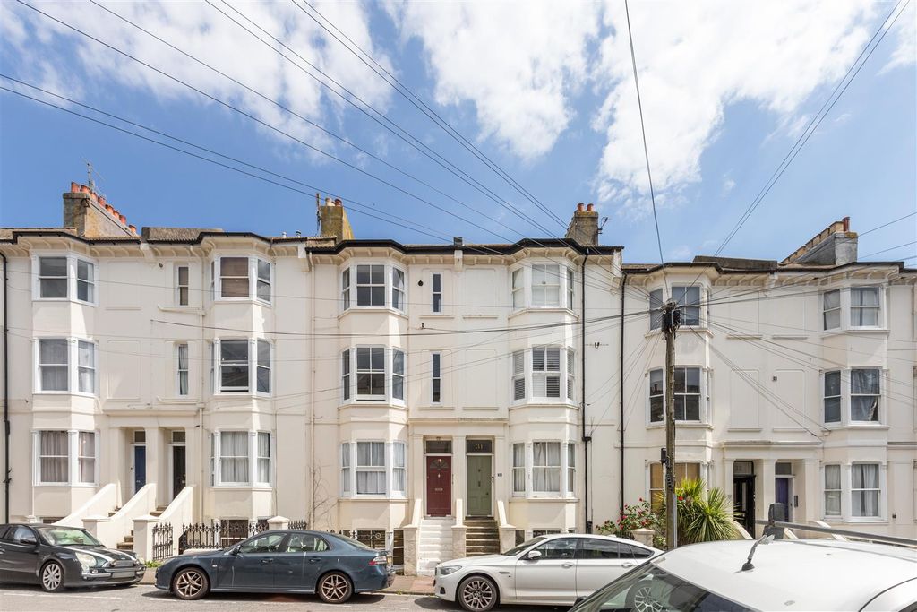 Property photo 1 of 19 Flat 4, 30 Buckingham Street-1.Jpg