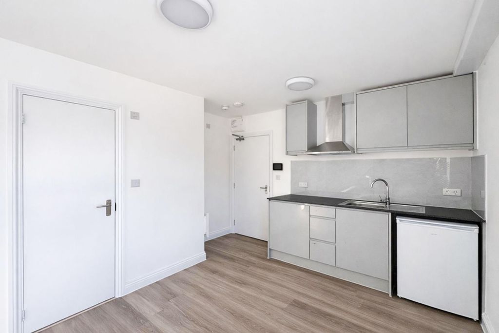 Property photo 1 of 3