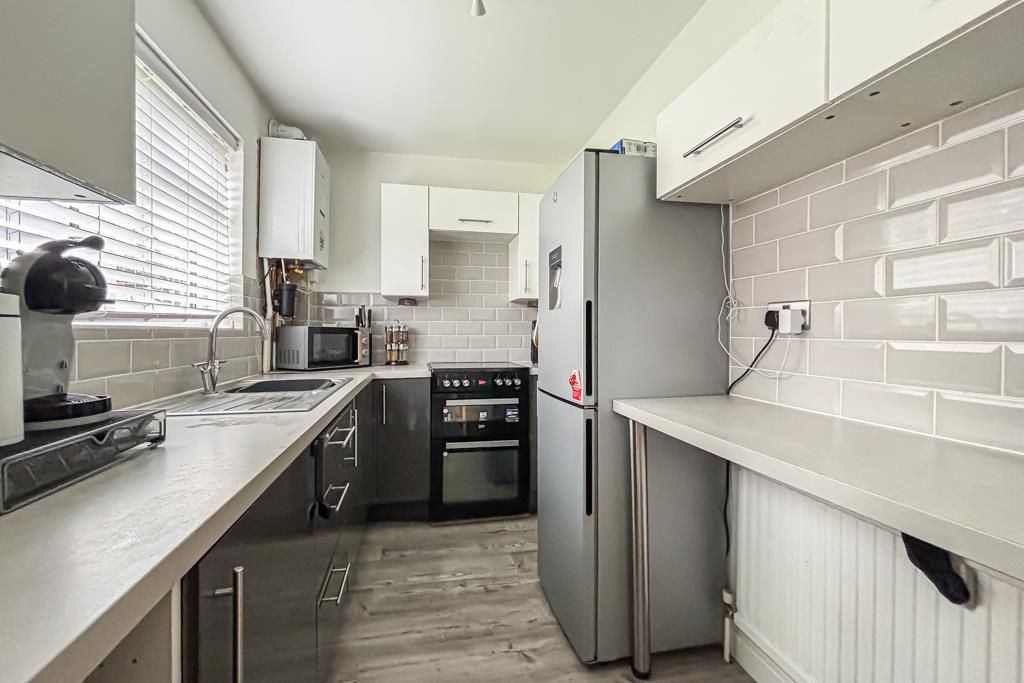 Property photo 3 of 11 Kitchen