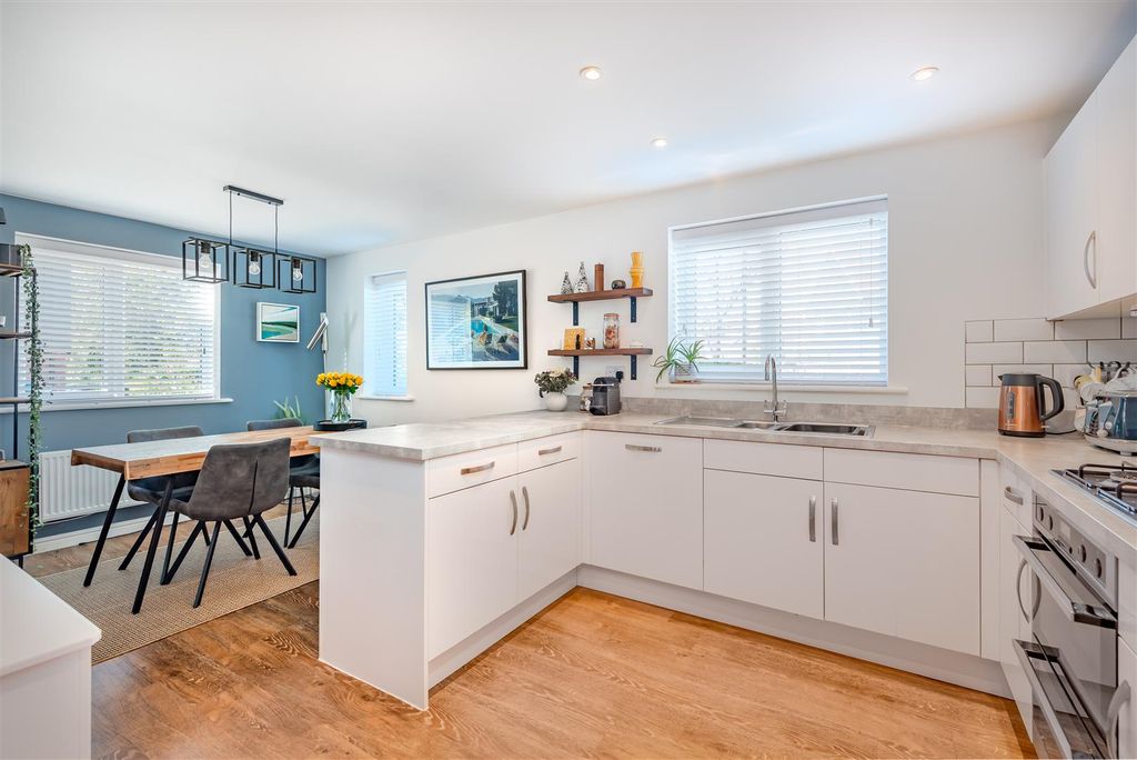 Property photo 3 of 24