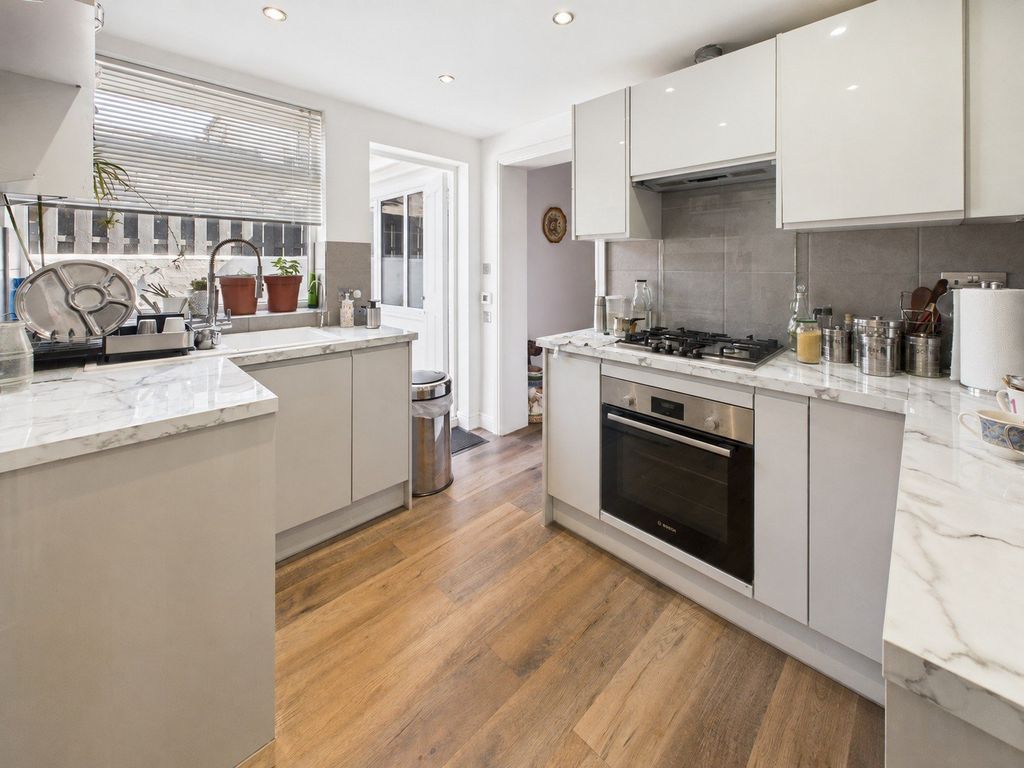 Property photo 3 of 14 Kitchen