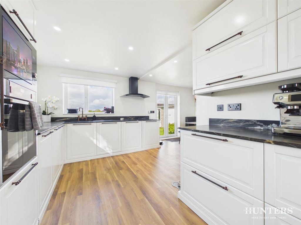 Property photo 2 of 17 3999Edd1B08240E9892Ca5092F111A36_100_Cam05287G0-Pr