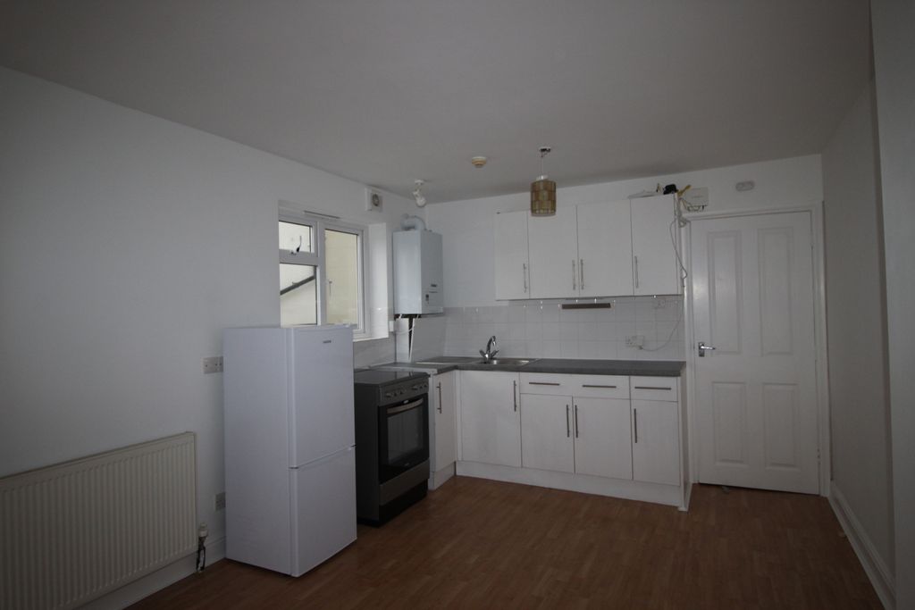 Property photo 3 of 7 Studio