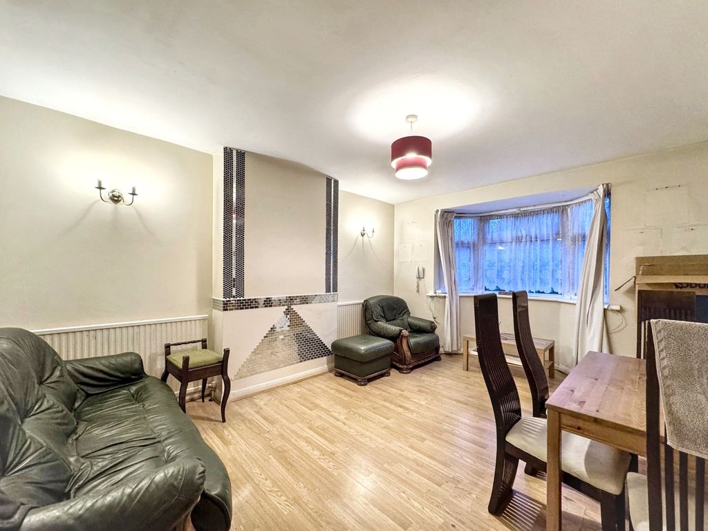 Property photo 2 of 10 Lounge