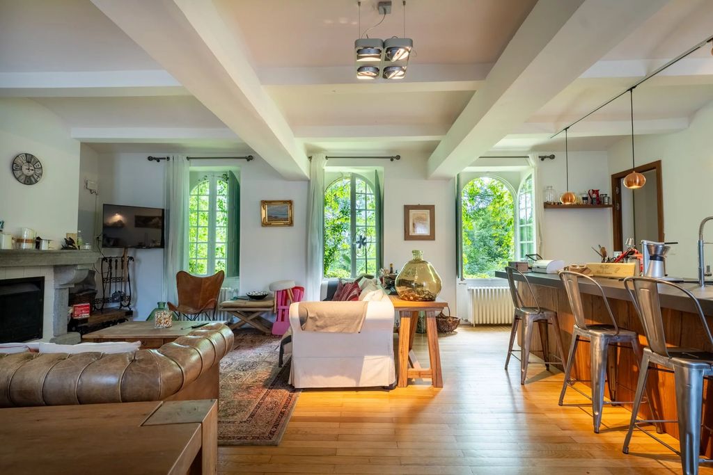 Property photo 1 of 60