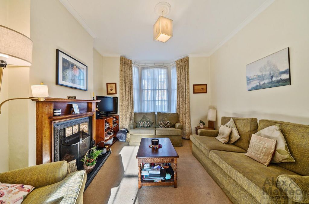 Property photo 2 of 20 Southwark Park Road
