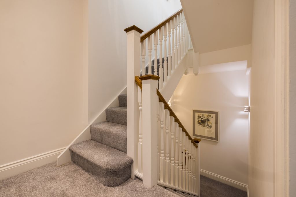 Property photo 3 of 59