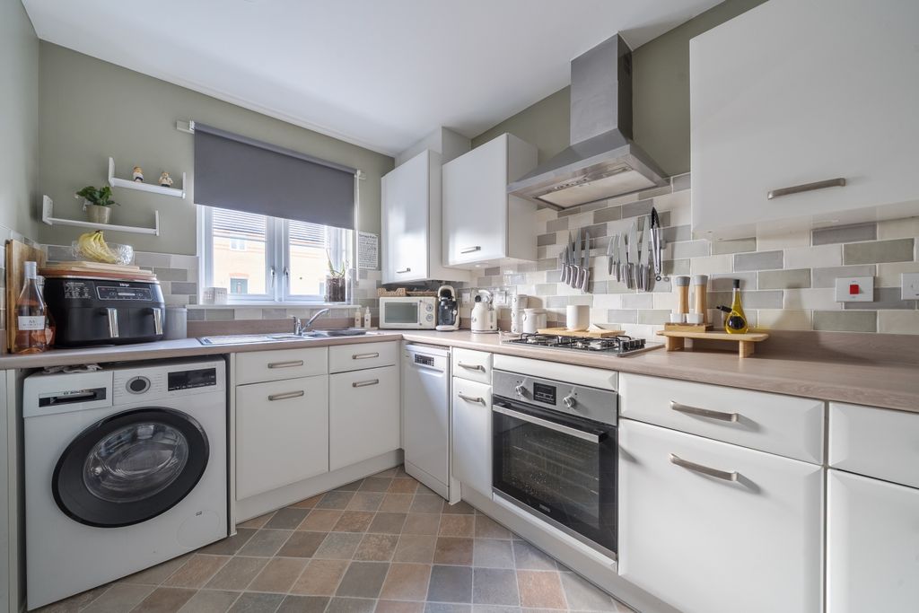 Property photo 3 of 16 1393211-11-695Ba295165Db