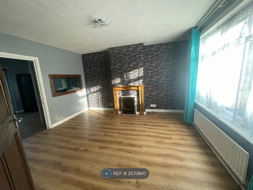 Property photo 2 of 22 Living Room