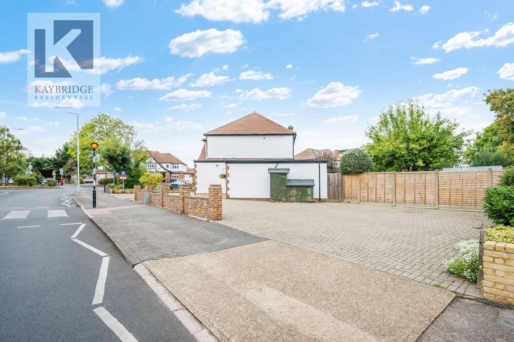 Property photo 2 of 17