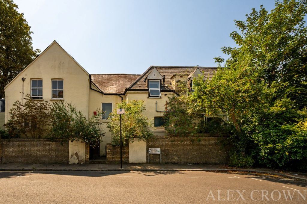 Property photo 1 of 12