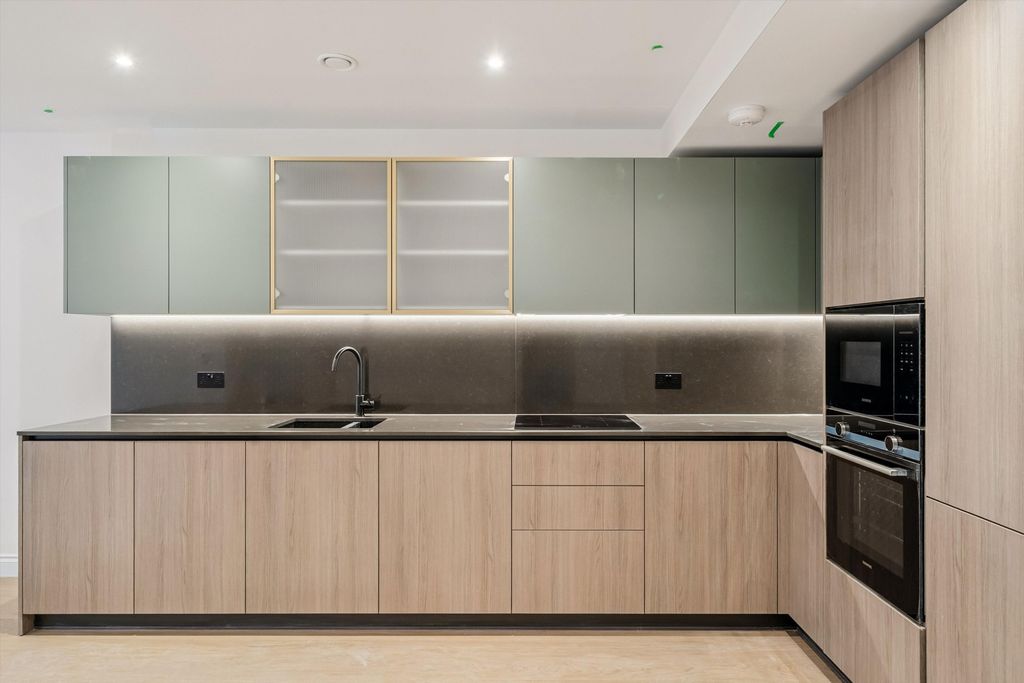 Property photo 2 of 19 Image