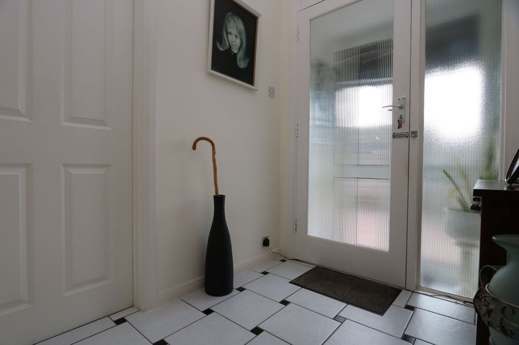 Property photo 2 of 33