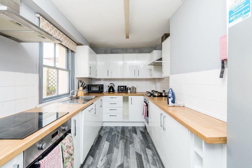 Property photo 2 of 54