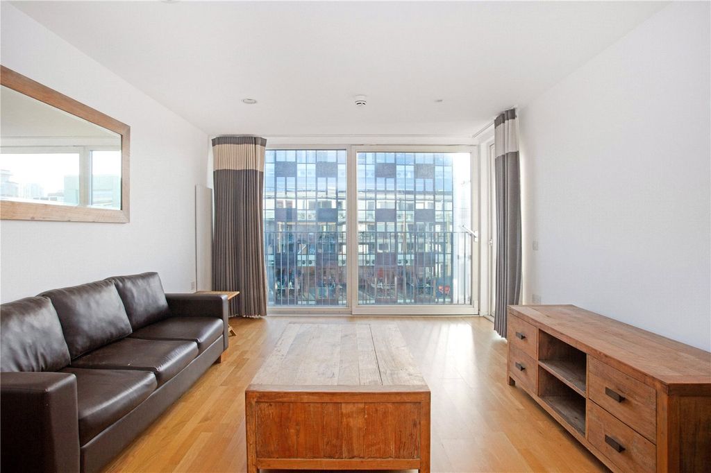 Property photo 3 of 16 Reception/Kitchen