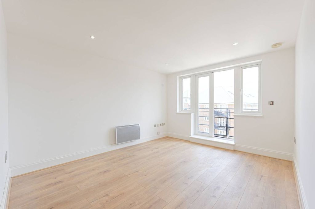 Property photo 2 of 8