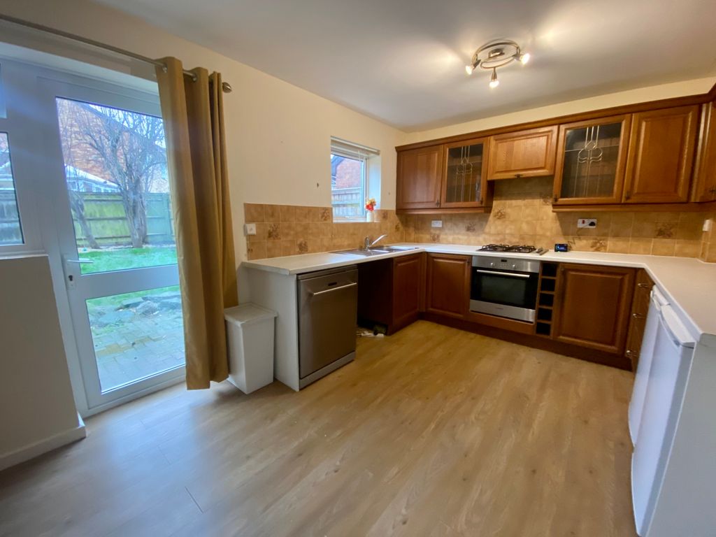 Property photo 3 of 7 Kitchen