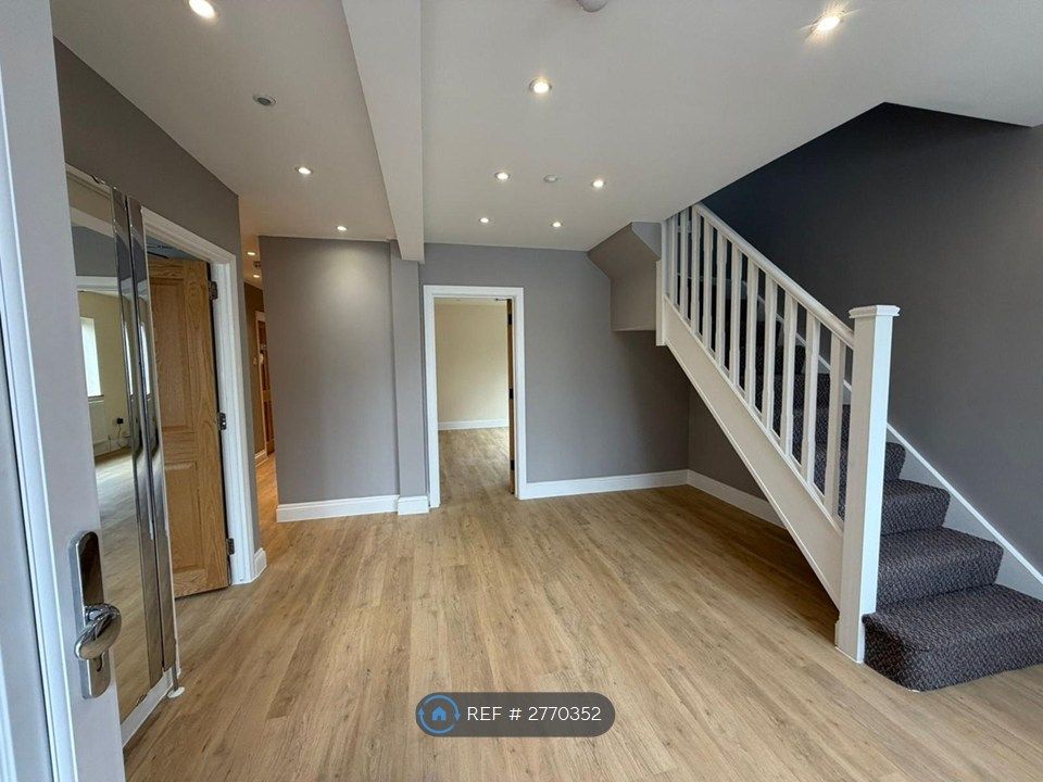 Property photo 2 of 21 Entrance Hall