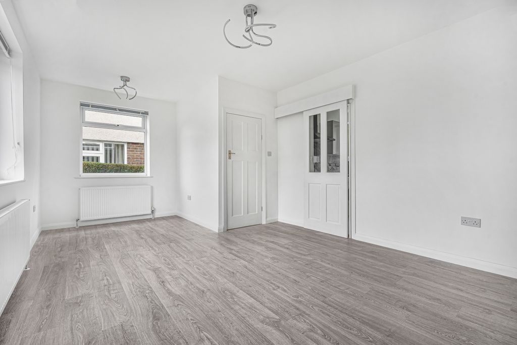 Property photo 2 of 13 Lounge