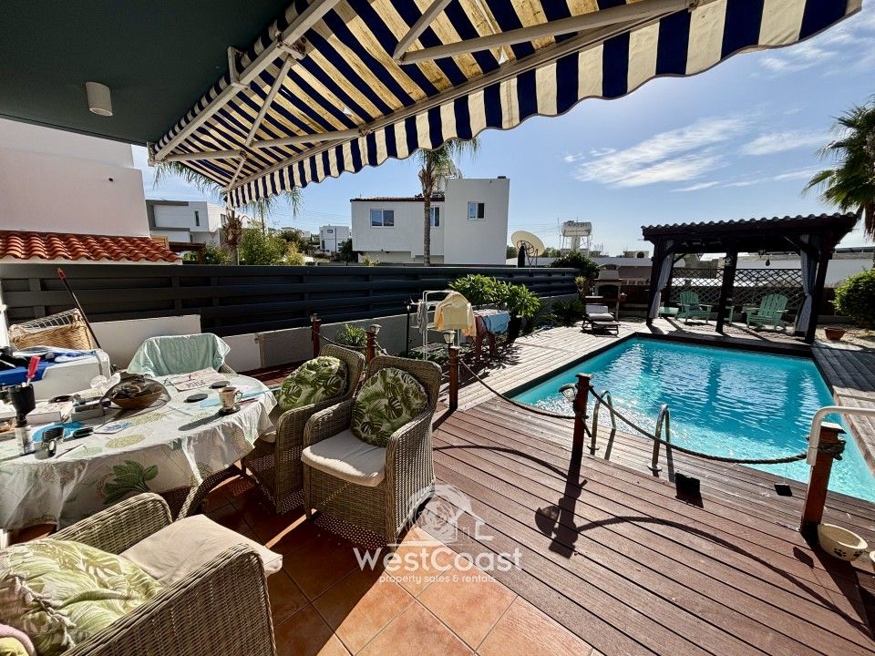 Property photo 3 of 33