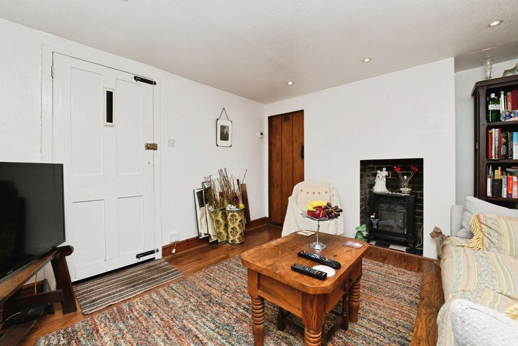 Property photo 3 of 17 Photo