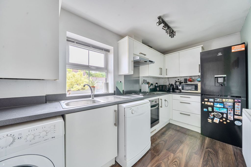 Property photo 3 of 19 Kitchen