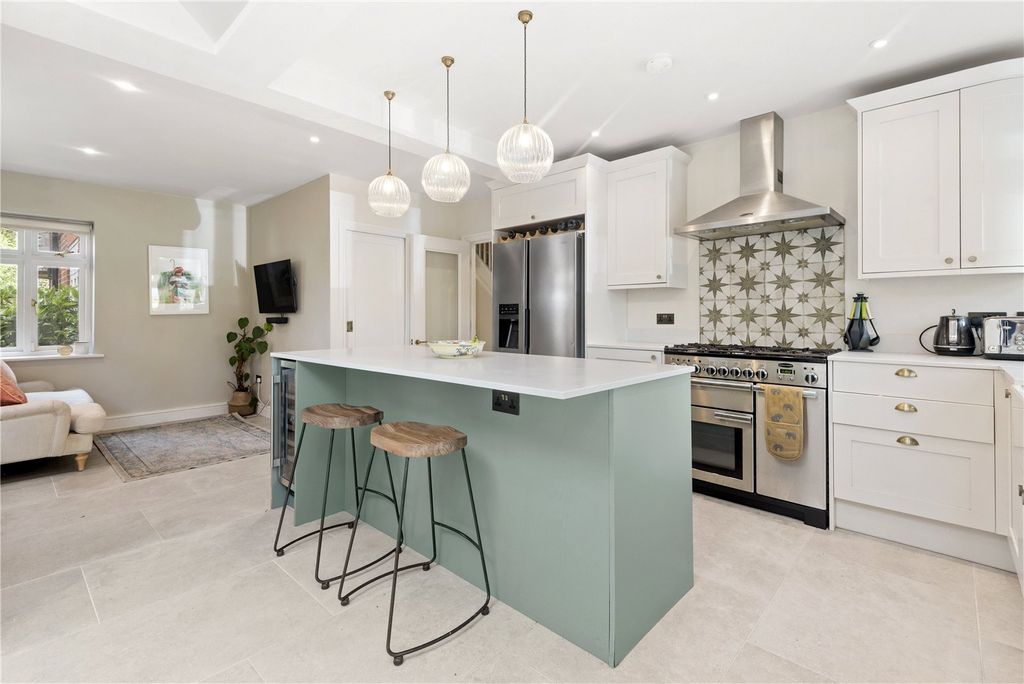 Property photo 2 of 28 Picture No. 31