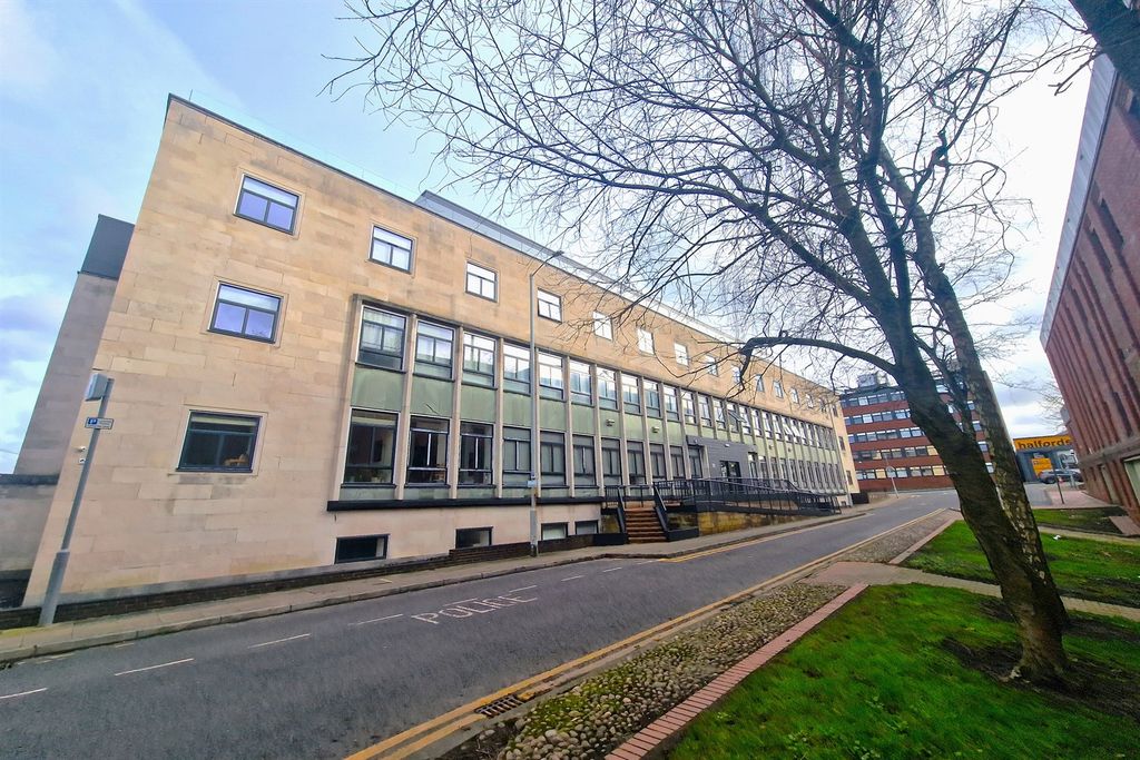 Property photo 1 of 8 (Main)