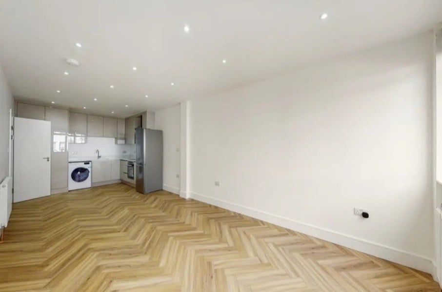 Property photo 1 of 3 Studio