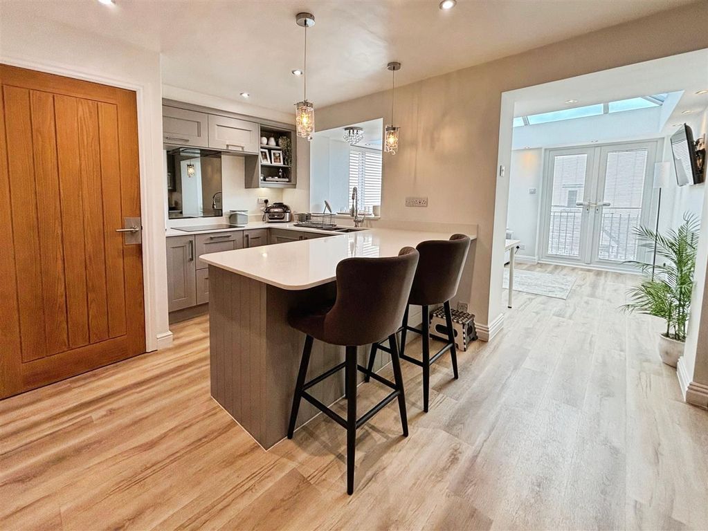 Property photo 2 of 20 Kitchen/Breakfast Room