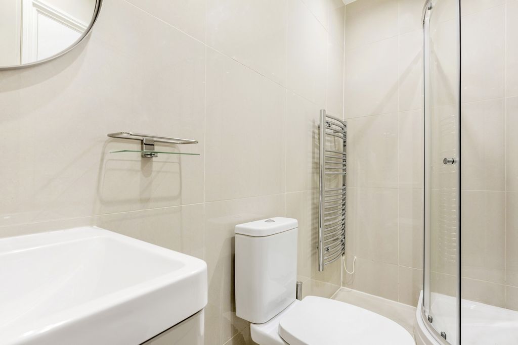 Property photo 3 of 7 Bathroom