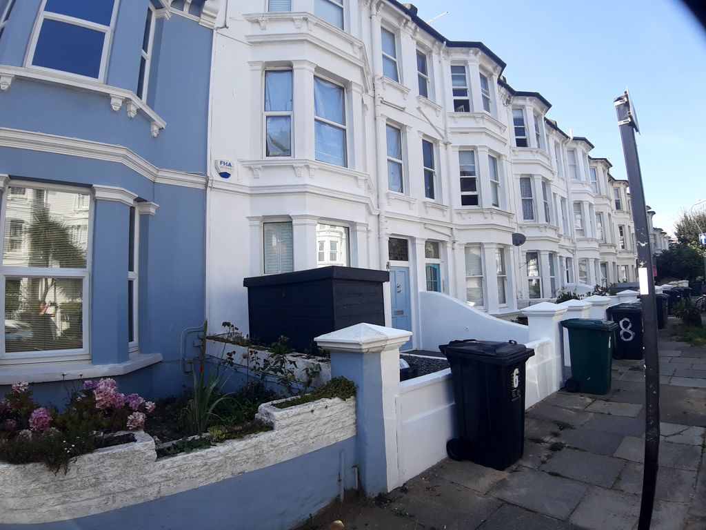 Property photo 1 of 8