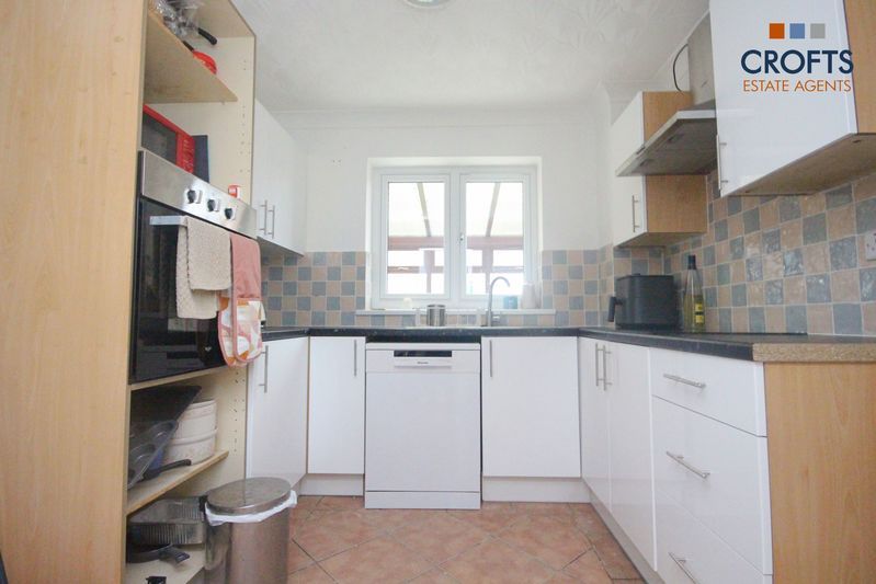 Property photo 3 of 11 Kitchen