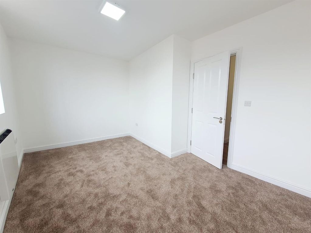 Property photo 3 of 8 Bedroom