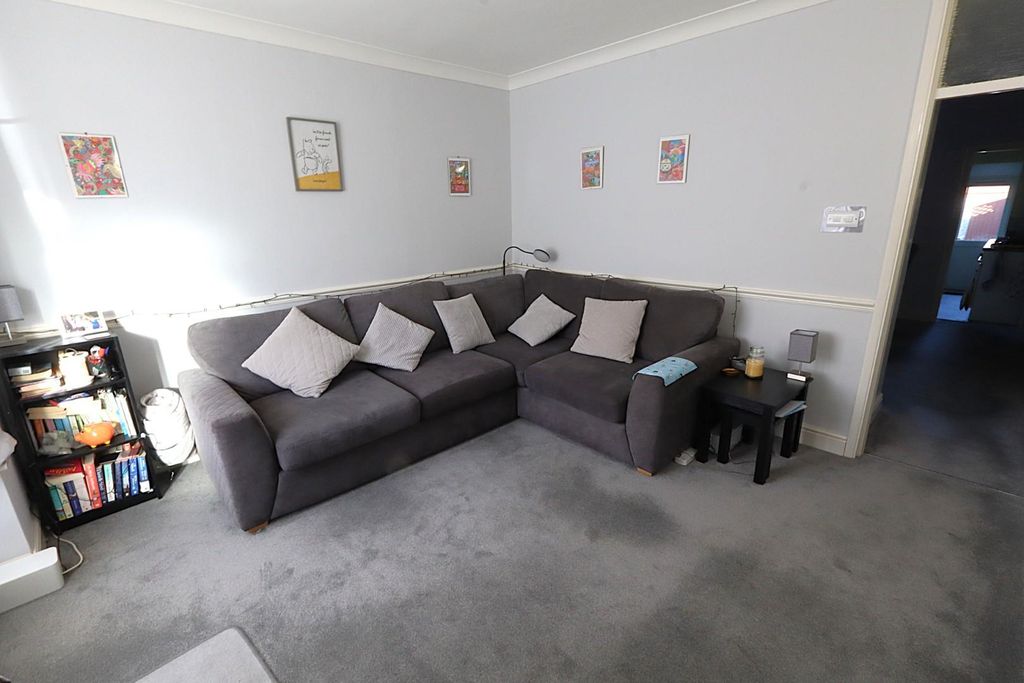 Property photo 2 of 11 Lounge