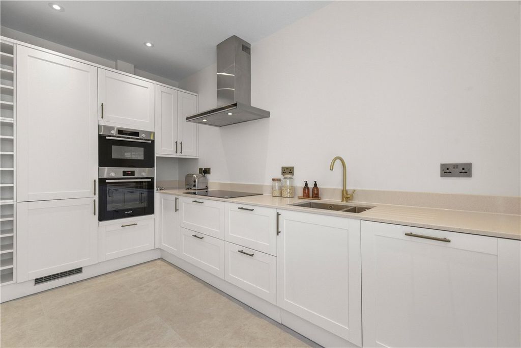 Property photo 2 of 28 Picture No. 04