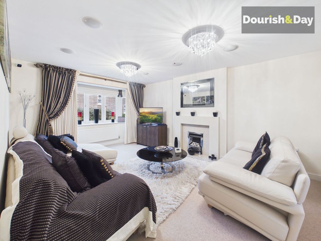 Property photo 2 of 28